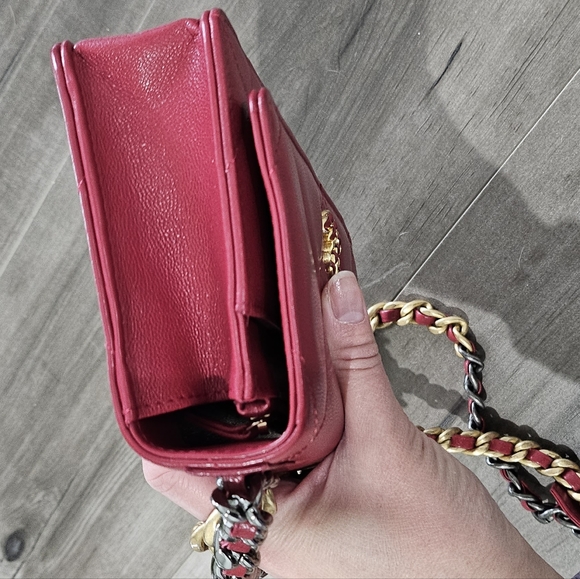 *SOLD* Chanel 19 Wallet On Chain - Picture 9 of 12
